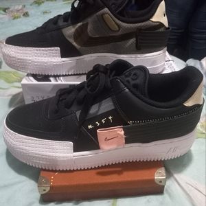 Nike sneakers n.3.54 size 6y